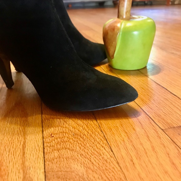 Charles Jourdan Rica TasselPull Suede Bootie Black - Picture 6 of 7